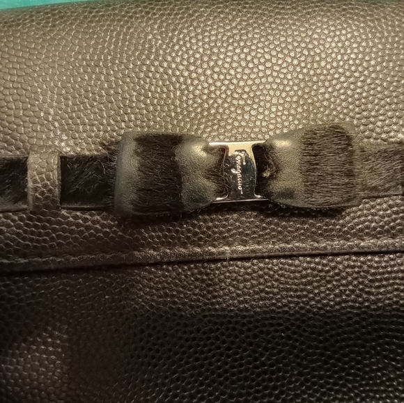 Salvatore Ferragamo Vara Bow Compact Wallet in Black Pebbled Leather - Picture 14 of 14